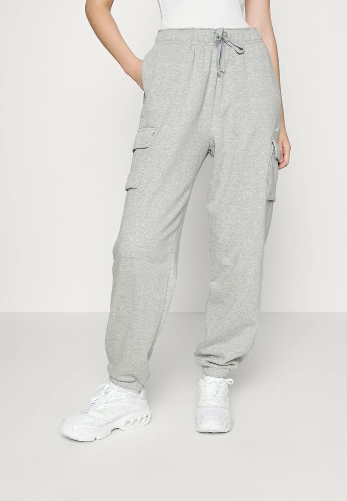 Nike Sportswear CLUB PANT CARGO - Tracksuit Bottoms - Grey Heather