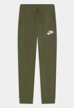 Nike Sportswear CLUB PANT - Tracksuit Bottoms - Rough Green/white