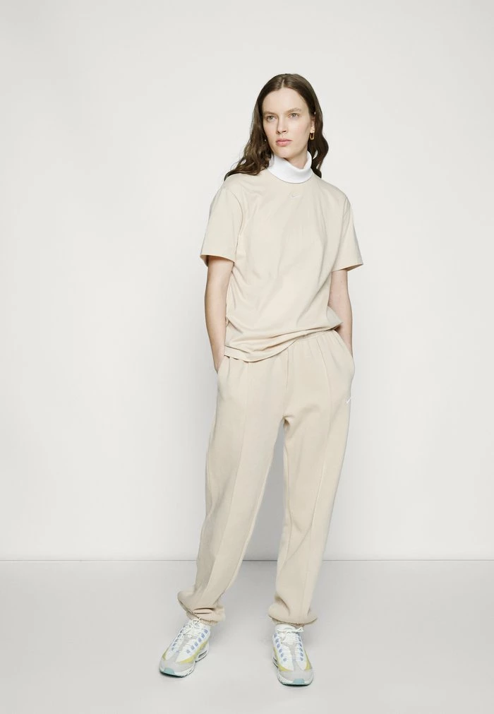 Nike Sportswear TEE - Basic T-shirt - Sanddrift/white - Image 6