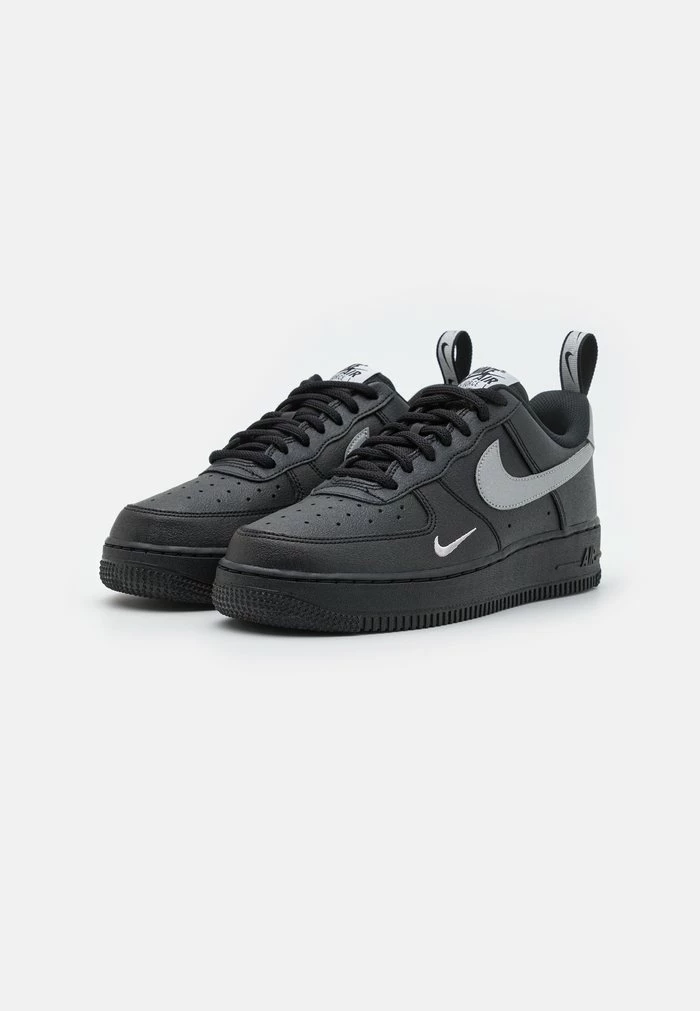 Nike Sportswear AIR FORCE 1 07 LV8 UT TU - Trainers - Black/metallic Silver - Image 2