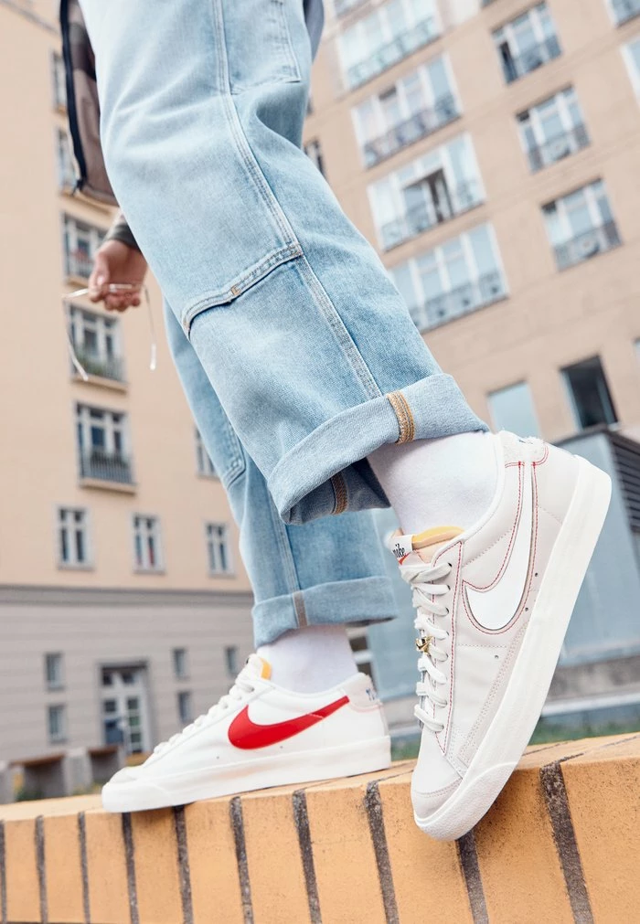 Nike Sportswear BLAZER '77 UNISEX - Trainers - Light Bone/summit White/university Red/deep Royal Blue/sail/summit White - Image 3