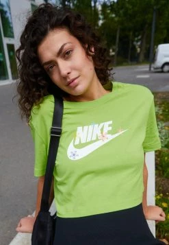 Nike Sportswear CROP TEE - Print T-shirt - Vivid Green