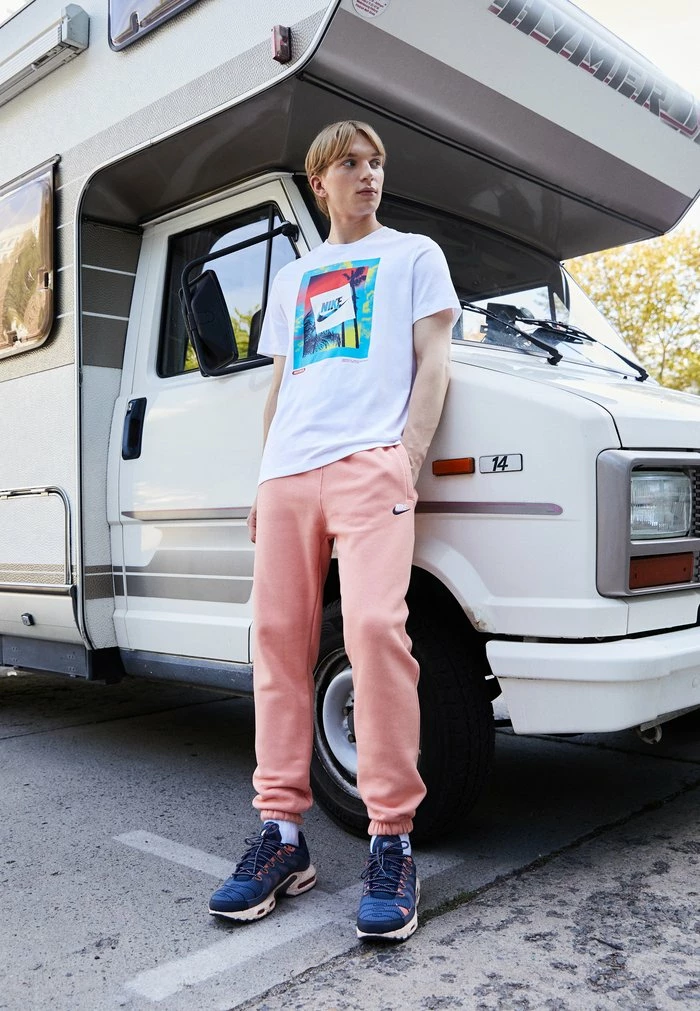 Nike Sportswear CLUB PANT - Tracksuit Bottoms - Light Madder Root