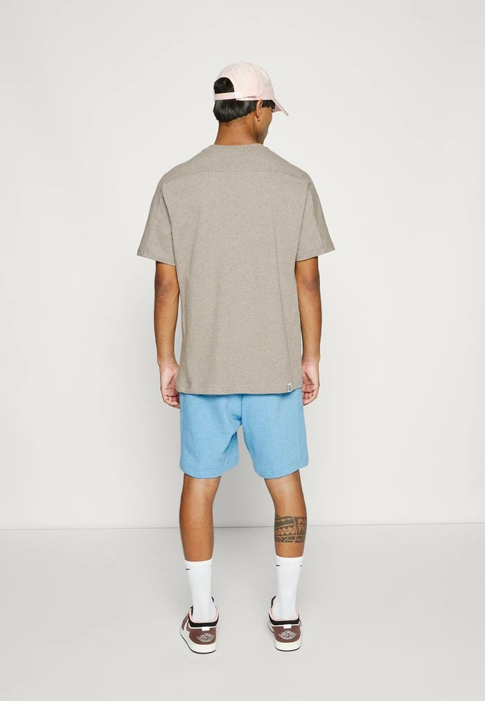 Nike Sportswear REVIVAL - Basic T-shirt - Moon Fossil/white - Image 5