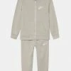Nike Sportswear SUSTAINABLE SET UNISEX - Training Jacket - Light Bone