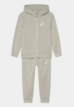 Nike Sportswear SUSTAINABLE SET UNISEX - Training Jacket - Light Bone