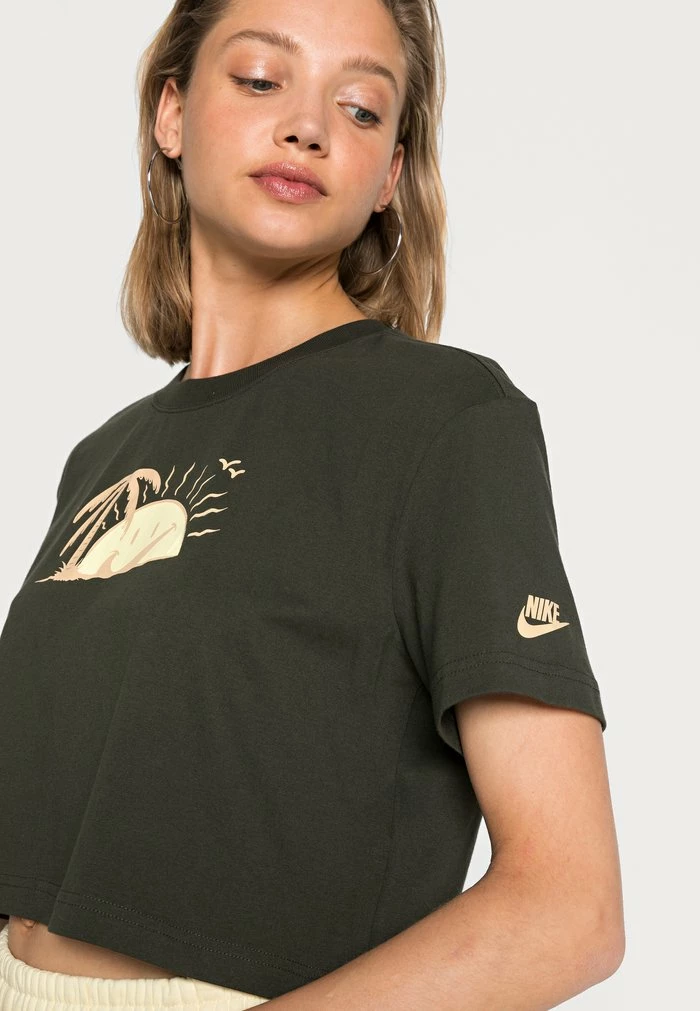 Nike Sportswear TEE CROP - Print T-shirt - Sequoia - Image 5