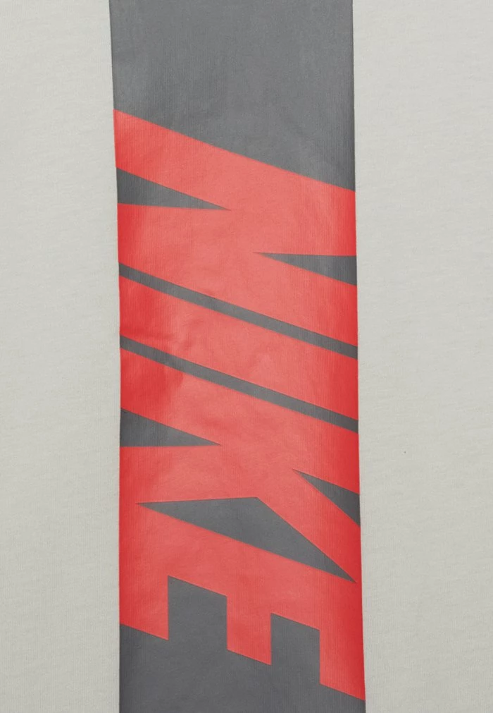 Nike Sportswear TEE AMPLIFY - Print T-shirt - Photon Dust/wolf Grey - Image 3