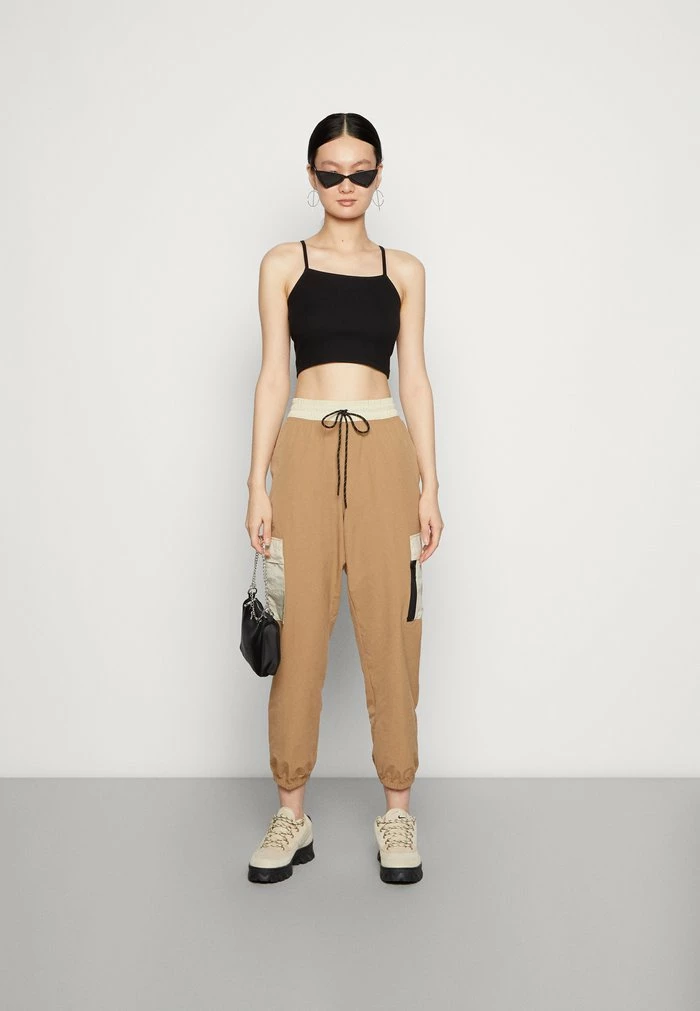 Nike Sportswear PANT - Cargo Trousers - Driftwood/rattan/safety Orange - Image 2