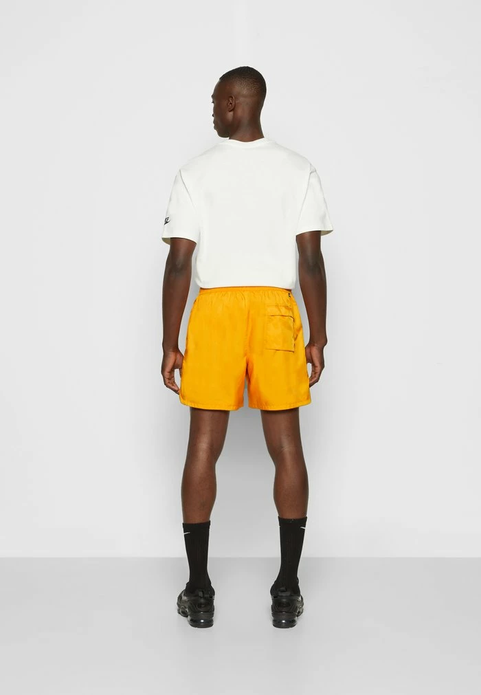 Nike Sportswear CLUB FLOW - Shorts - Kumquat/white - Image 4