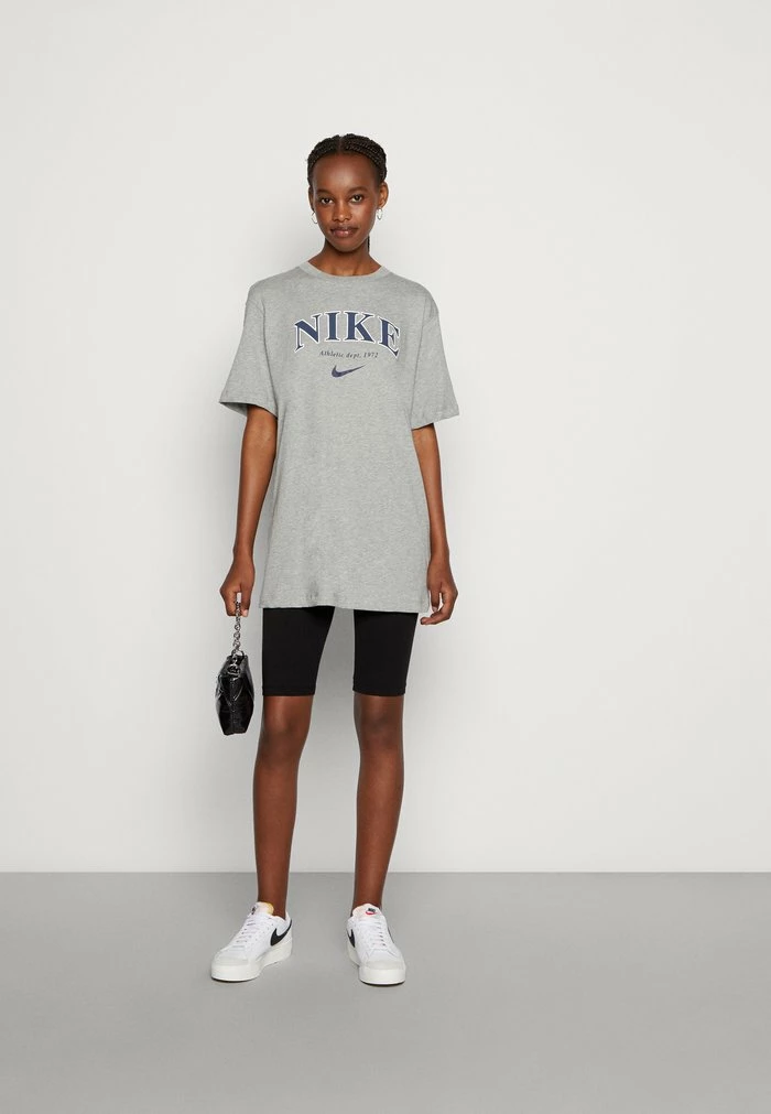 Nike Sportswear LOOSE FIT TEE - Print T-shirt - Grey - Image 2