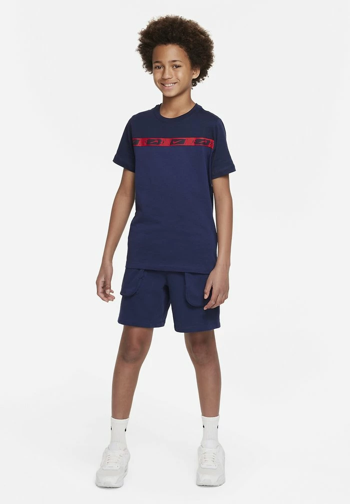 Nike Sportswear REPEAT TEE UNISEX - Print T-shirt - Midnight Navy/obsidian/(university Red)