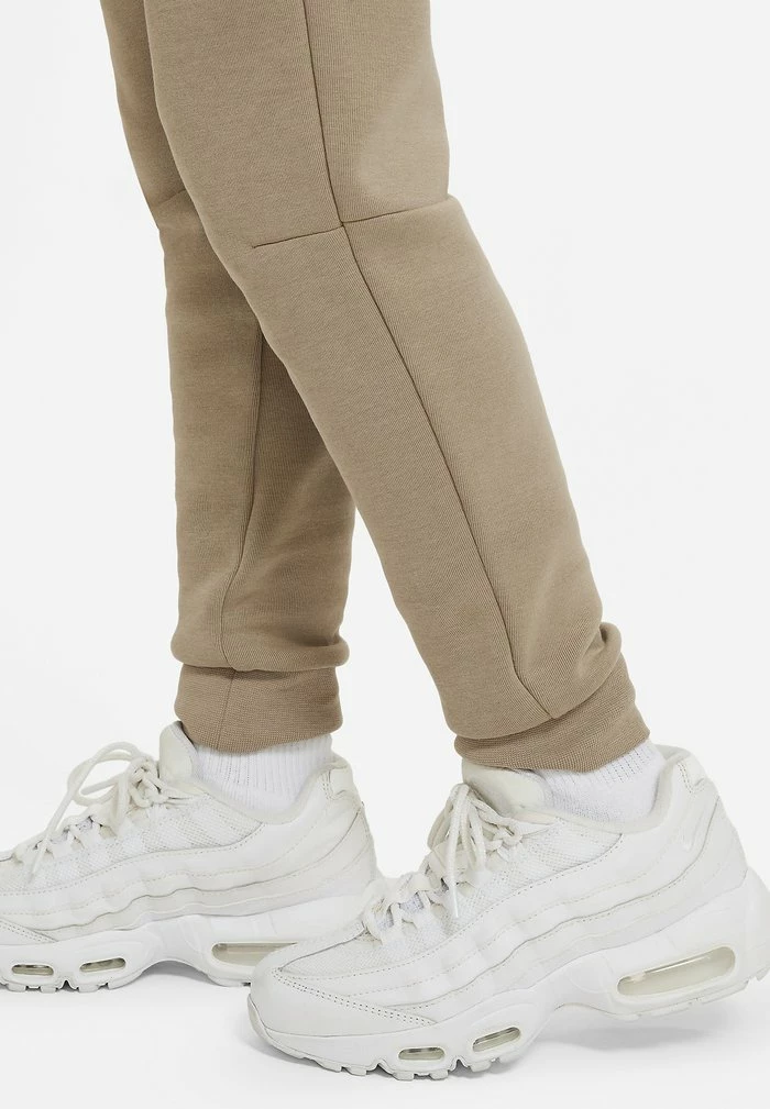 Nike Sportswear B NSW TCH FLC PANT UNISEX - Tracksuit Bottoms - Khaki/yellow Ochre/(black) - Image 6