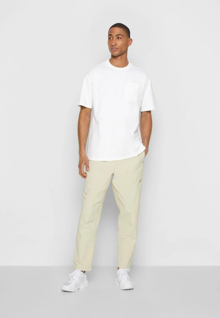 Nike Sportswear TEE - Basic T-shirt - White - Image 5