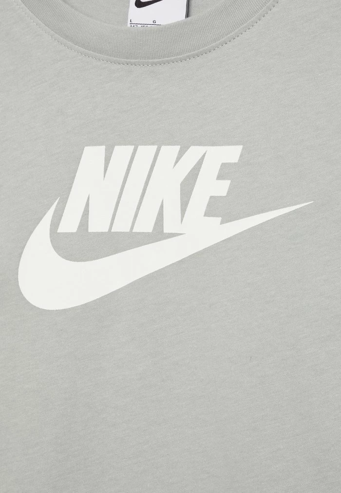 Nike Sportswear REPEAT TEE UNISEX - Print T-shirt - Grey/white - Image 3