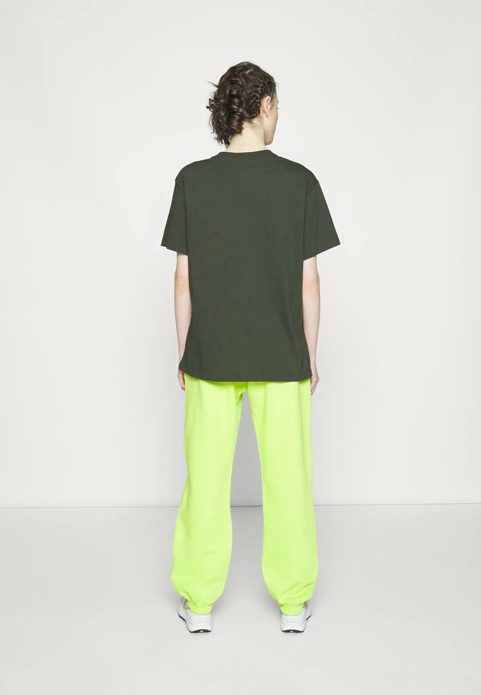 Nike Sportswear TEE EARTH DAY - Print T-shirt - Sequoia - Image 5