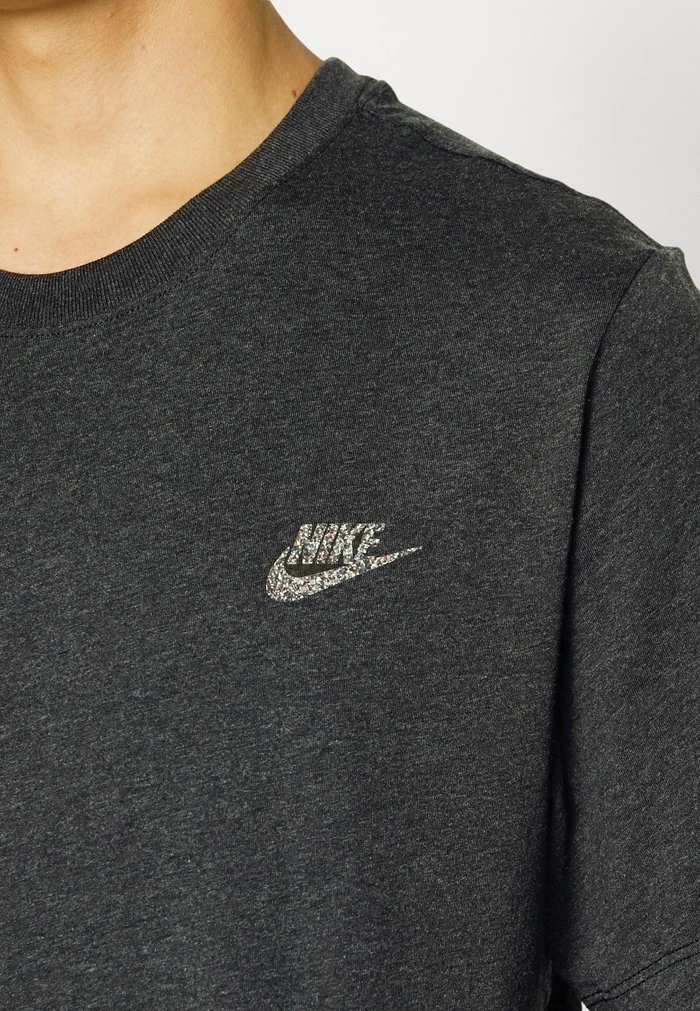 Nike Sportswear CLUB TEE - Print T-shirt - Black - Image 5