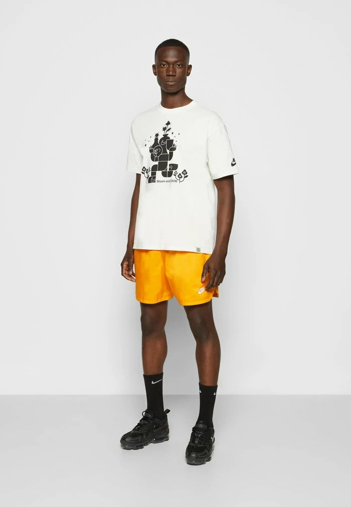 Nike Sportswear CLUB FLOW - Shorts - Kumquat/white - Image 5