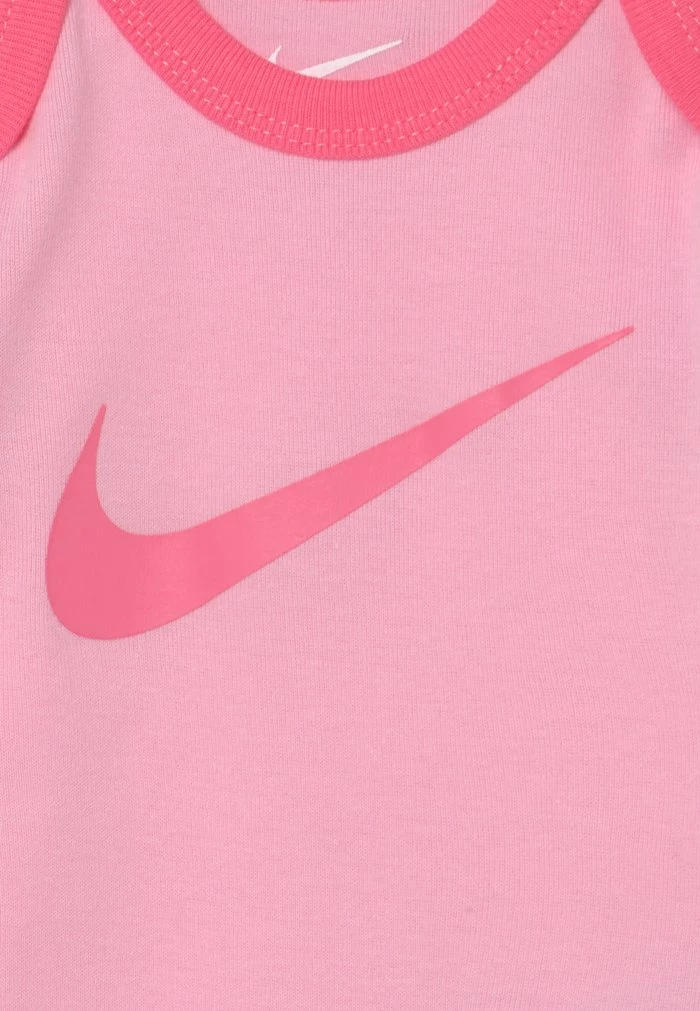 Nike Sportswear HAT BOOTIE SET UNISEX - Print T-shirt - Pink - Image 3