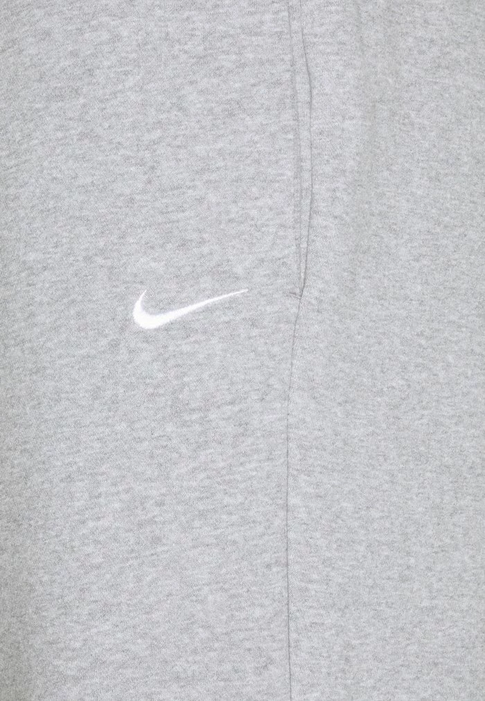 Nike Sportswear PLUS - Tracksuit Bottoms - Dk Grey Heather - Image 6