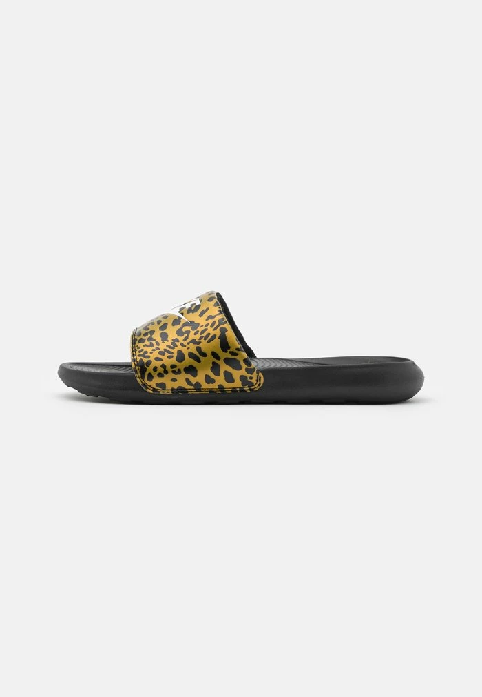 Nike Sportswear VICTORI ONE SLIDE PRINT - Mules - Chutney/white/black
