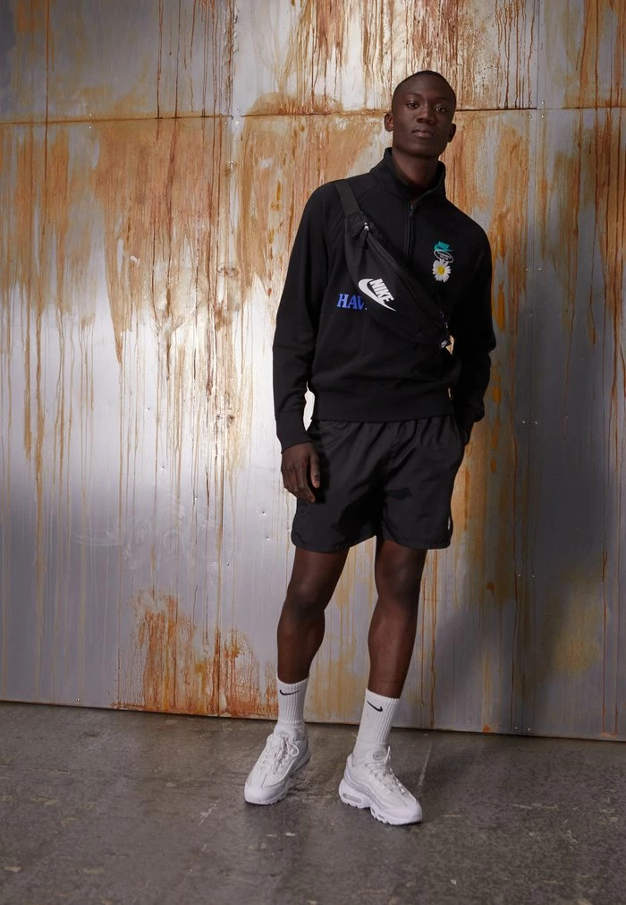 Nike Sportswear CLUB FLOW - Shorts - Black/white