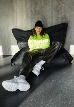 Nike Sportswear TEE - Basic T-shirt - Atomic Green/white