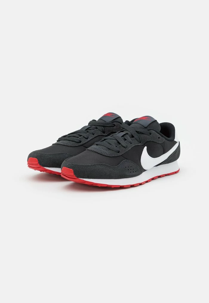 Nike Sportswear MD VALIANT UNISEX - Trainers - Black/white/dark Smoke Grey/university Red - Image 2