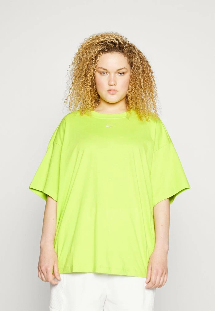 Nike Sportswear PLUS - Basic T-shirt - Atomic Green/(white)