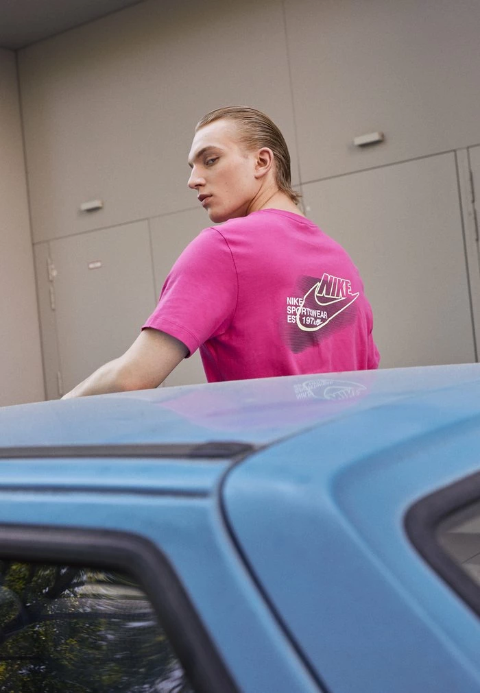 Nike Sportswear GRAPHIC TEE - Print T-shirt - Active Pink - Image 3