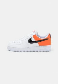 Nike Sportswear AIR FORCE 1 07 ESS SNKR - Trainers - White/black/brilliant Orange