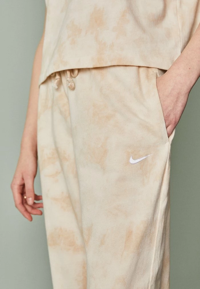 Nike Sportswear DYE - Tracksuit Bottoms - Sanddrift/white - Image 4