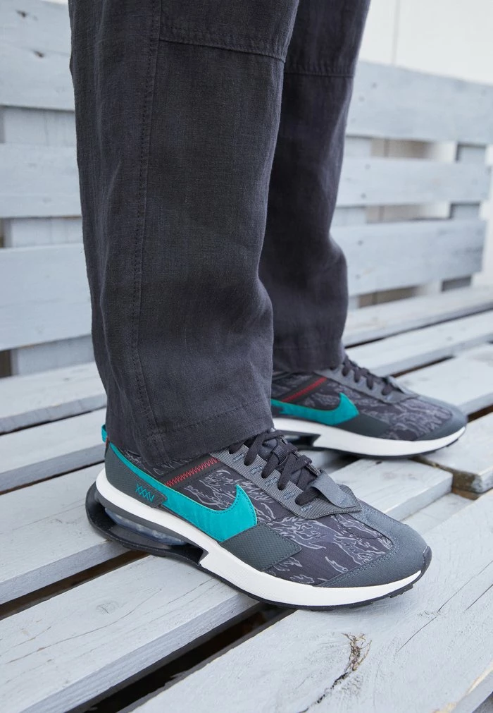 Nike Sportswear AIR MAX DAY - Trainers - Black/fresh Water/anthracite/iron Grey/summit White/university Red - Image 2