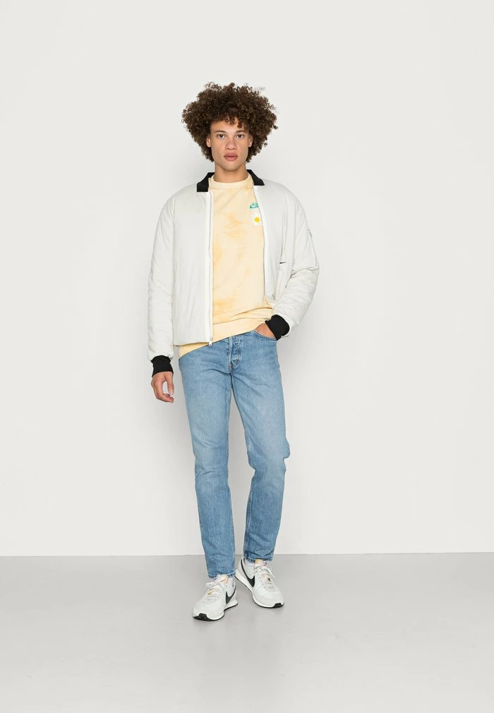 Nike Sportswear CREW - Sweatshirt - Sanded Gold - Image 2