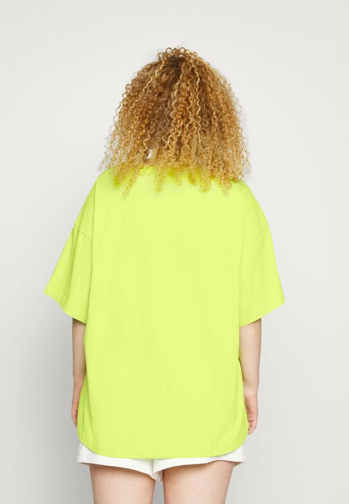 Nike Sportswear PLUS - Basic T-shirt - Atomic Green/(white) - Image 3