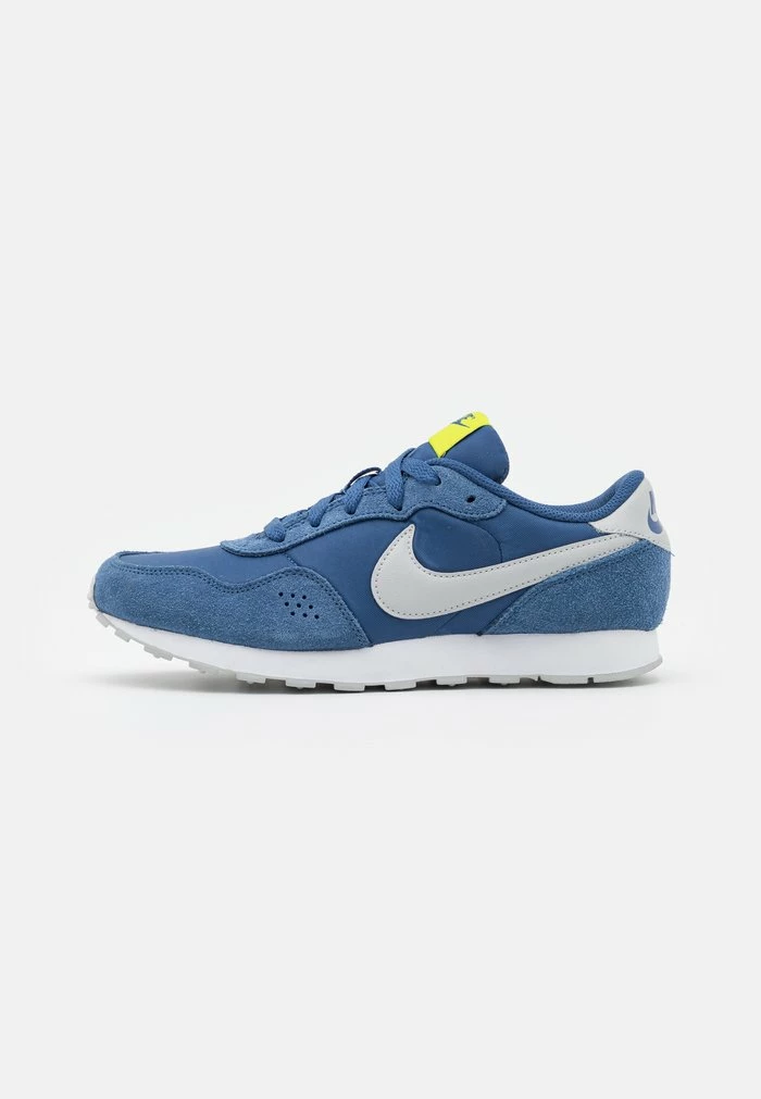 Nike Sportswear MD VALIANT BG UNISEX - Trainers - Mystic Navy/grey Fog/atomic Green