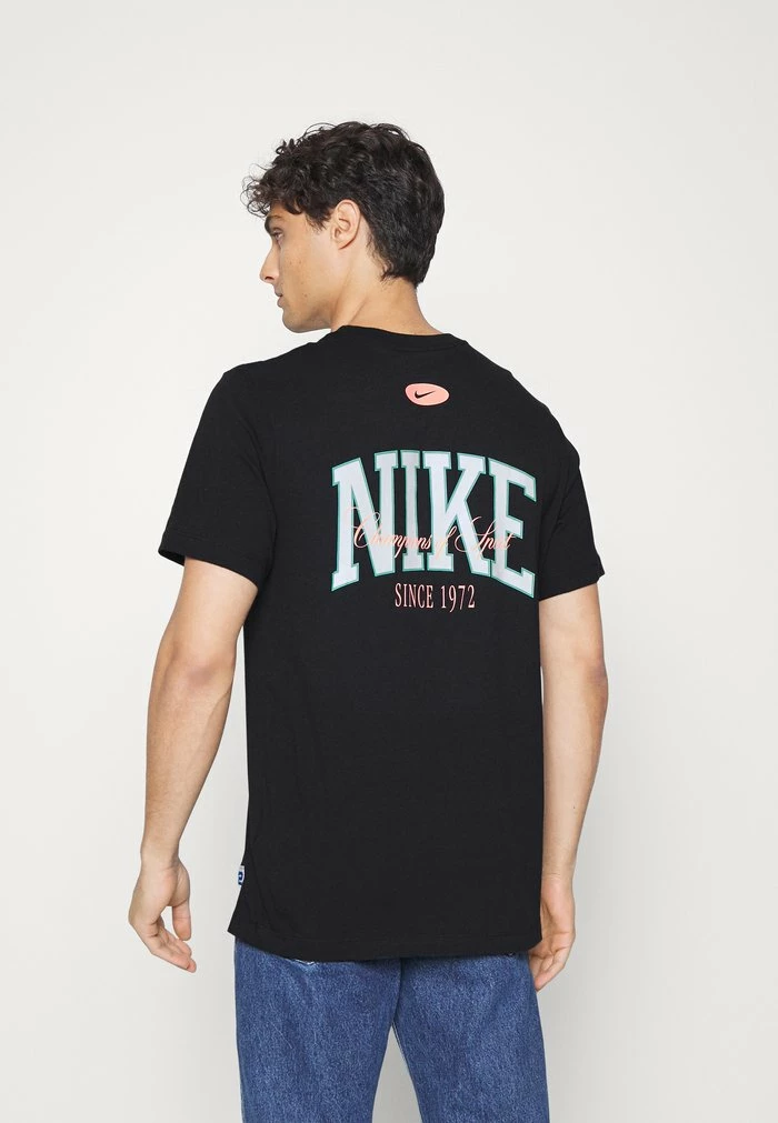 Nike Sportswear TEE VARSITY - Print T-shirt - Black - Image 3