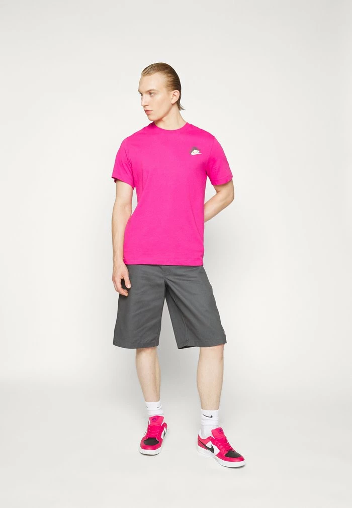 Nike Sportswear GRAPHIC TEE - Print T-shirt - Active Pink - Image 2