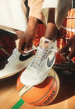 Nike Sportswear BLAZER MID 77 - High-top Trainers - Sail/black/khaki/orange Trance