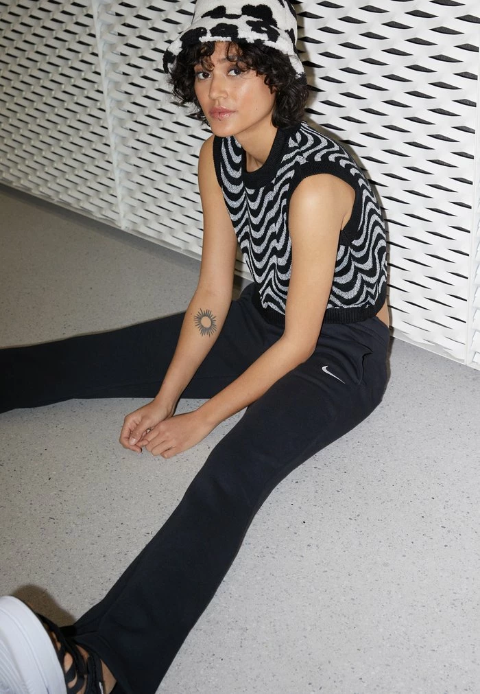 Nike Sportswear FLARED PANT - Tracksuit Bottoms - Black - Image 4