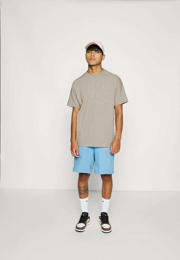 Nike Sportswear REVIVAL - Basic T-shirt - Moon Fossil/white - Image 6