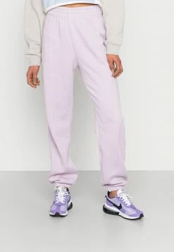 Nike Sportswear ESSNTL PANT - Tracksuit Bottoms - Lilac