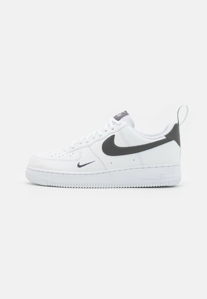 Nike Sportswear AIR FORCE 1 07 LV8 UT TU - Trainers - White/metallic Dark Grey