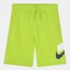 Nike Sportswear CLUB - Shorts - Atomic Green