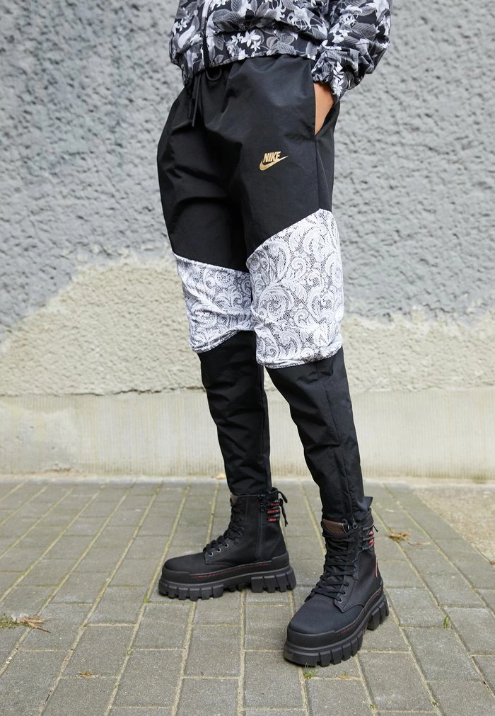 Nike Sportswear PANT - Tracksuit Bottoms - Black