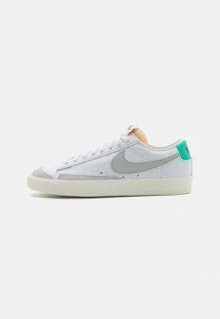 Nike Sportswear BLAZER 77 VNTG UNISEX - Trainers - White/grey Fog/light Menta/sail-black/team Orange