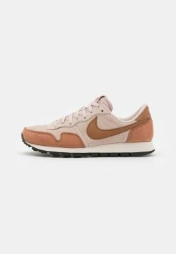 Nike Sportswear AIR PEGASUS 83 UNISEX - Trainers - Fossil Stone/canyon Rust/fossil Rose