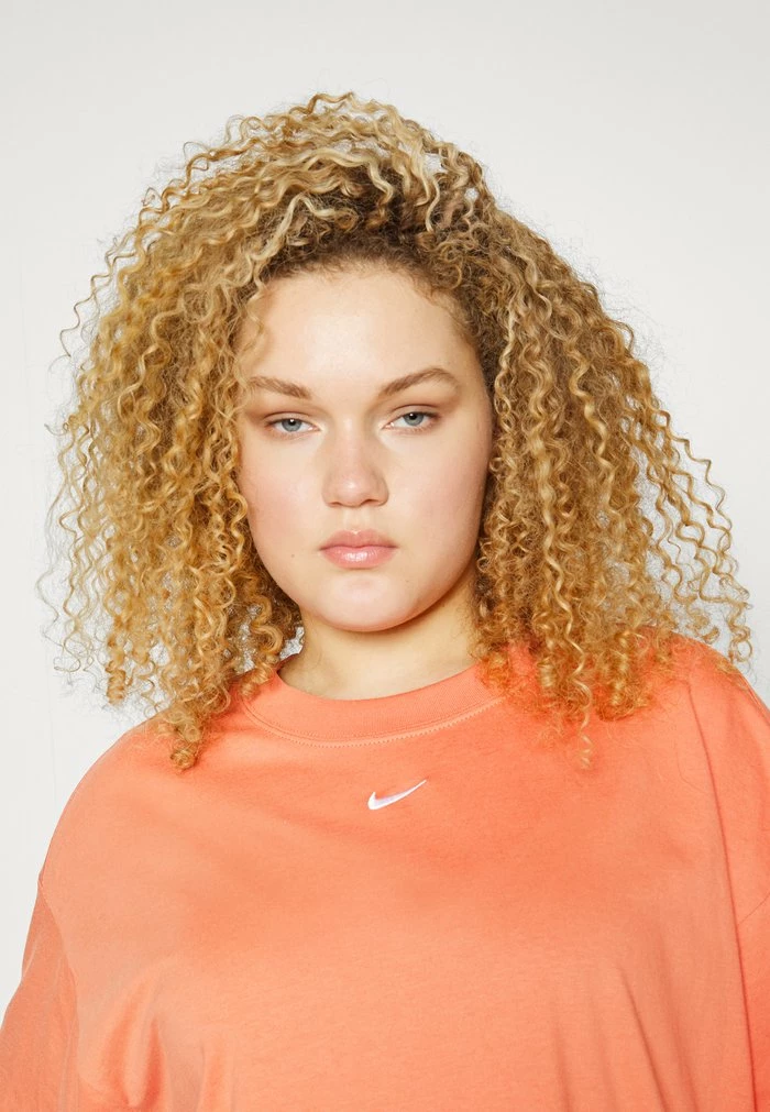 Nike Sportswear PLUS - Basic T-shirt - Madder Root/white - Image 4