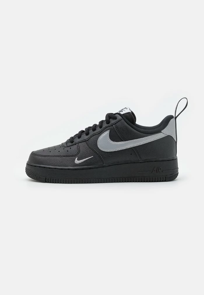 Nike Sportswear AIR FORCE 1 07 LV8 UT TU - Trainers - Black/metallic Silver