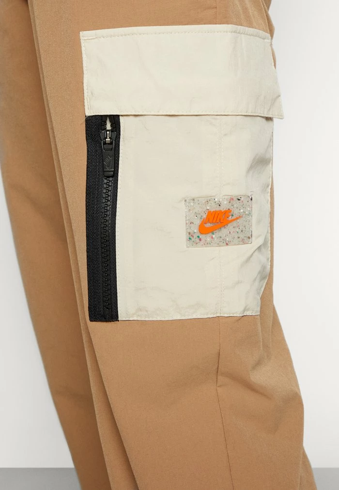 Nike Sportswear PANT - Cargo Trousers - Driftwood/rattan/safety Orange - Image 6